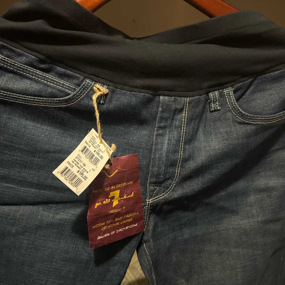 Maternity - 7 For All Mankind - A Pea in the Pod - The Over the Bump. - Picture 2 of 9